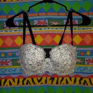 32 DDD Vicorias Secret Black & White Lace Bra